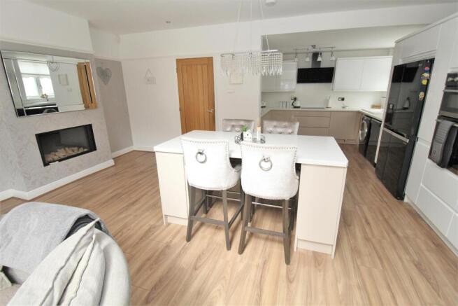 Kitchen4.JPG