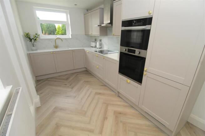 Kitchen1.JPG