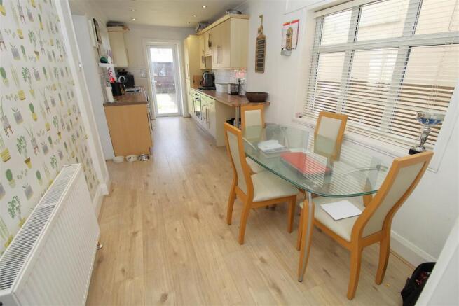 Kitchen2.JPG