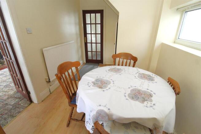 Kitchen3.JPG