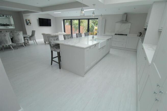 Kitchen6.JPG