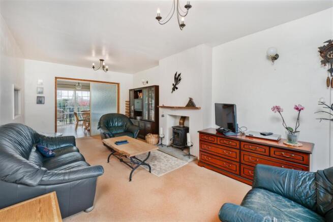 6 Gulliver's Close, Horley-12.jpg