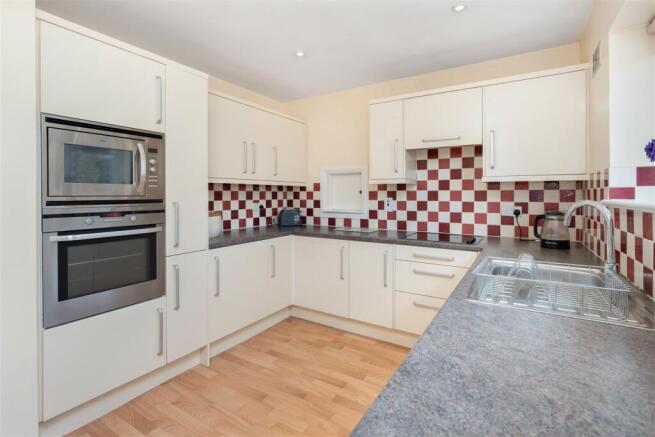 7 Deene Close, Adderbury-11.jpg