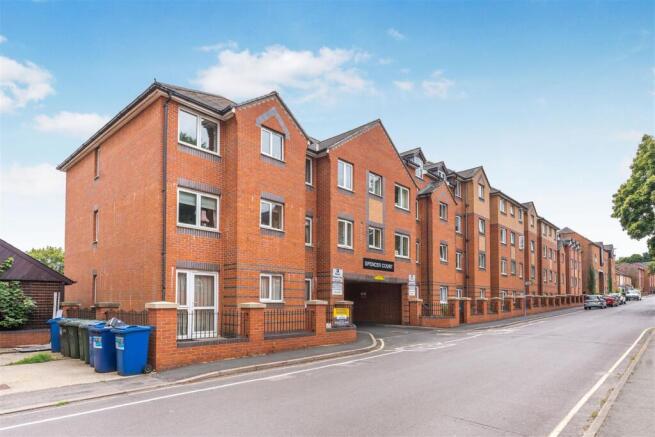 37 Spencer Court, Banbury-1.jpg