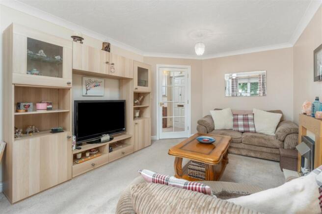 37 Spencer Court, Banbury-7.jpg