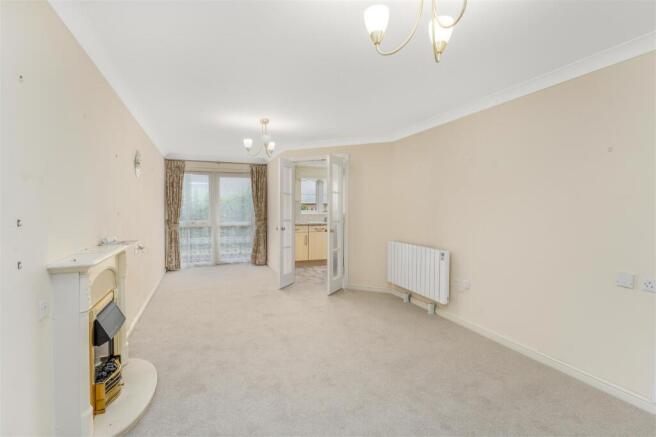 7 Foxhall Court, Banbury-4.jpg