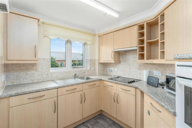 7 Foxhall Court, Banbury-6.jpg