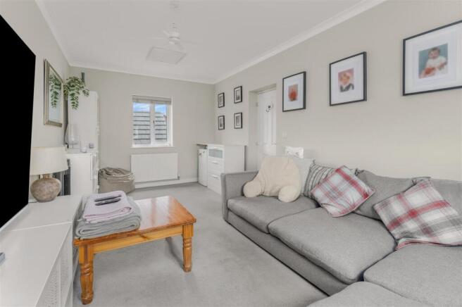 30 Nickling Road, Banbury-18.jpg