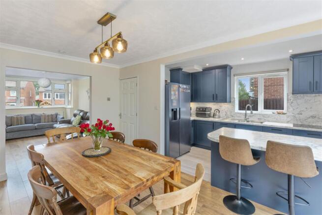 105 Sinclair Avenue, Banbury-6.jpg