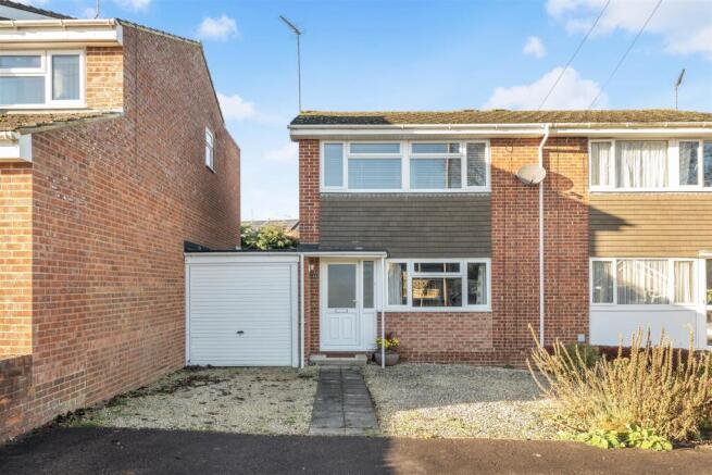 24 Keats Road, Banbury-2.jpg