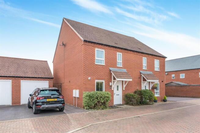 25 Wren Crescent-3.jpg