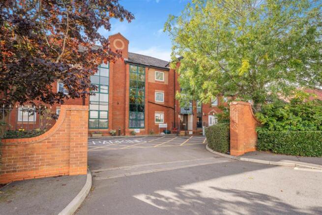 51 Chamberlaine Court, Banbury-16.jpg