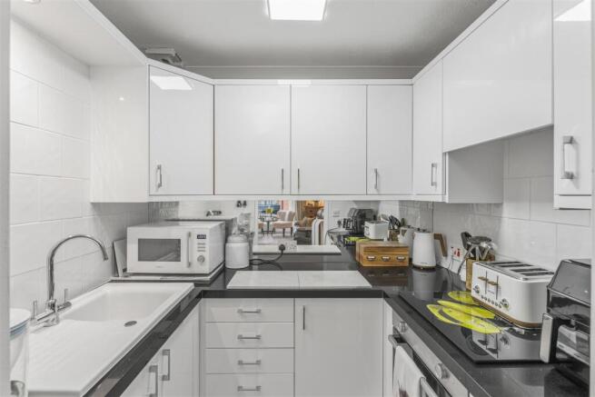 51 Chamberlaine Court, Banbury-9.jpg