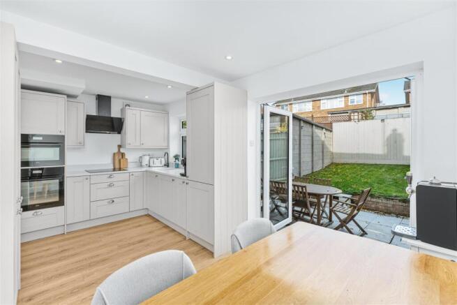 22 Austin Drive, Banbury-14.jpg