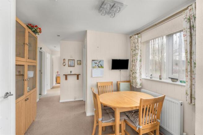 12 Briar Close, Banbury-10.jpg