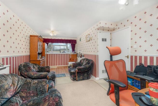 32 Beaumaris Close, Banbury-6.jpg