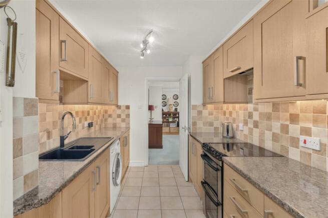 14 Avocet Way, Banbury-11.jpg