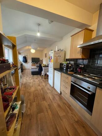ONE BEDROOM FIRST FLOOR FLAT