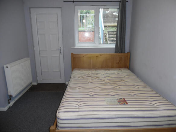 FIRST FLOOR ROOM IN SHARED HOUSE