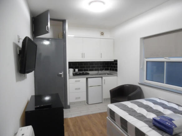 PROFESSIONAL HOUSE SHARE - ROOM INCLUSIVE OF UTIL