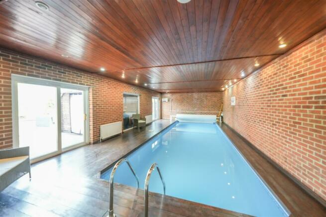 SWIMMING POOL ROOM