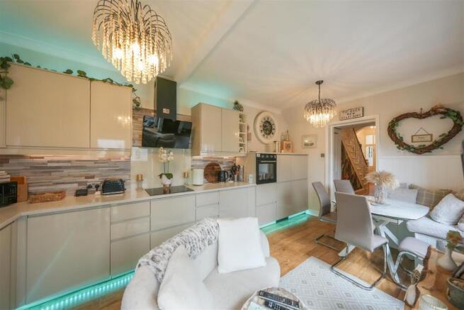DINING KITCHEN/SNUG