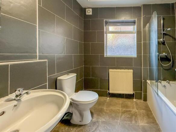 BATHROOM/ W.C.
