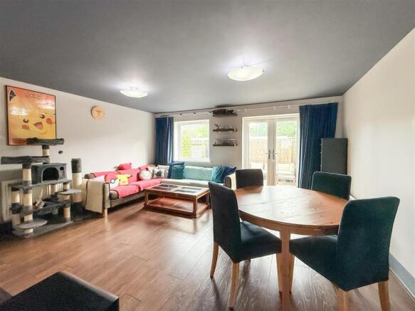 LIVING/DINING ROOM