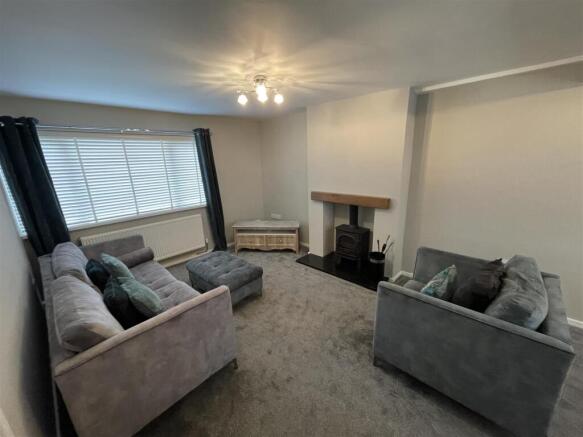 Lounge/Dining Area