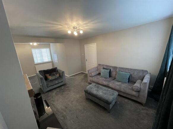Lounge/Dining Area