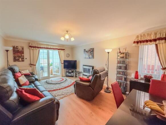 LIVING/DINING ROOM