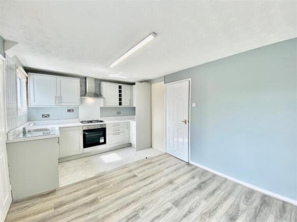 Kitchen 2.jpg