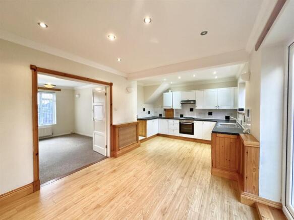 KITCHEN/ DINING ROOM