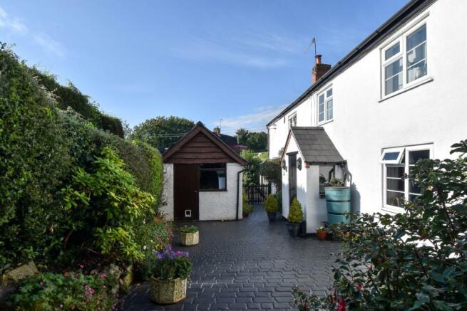 4 Bedroom Cottage For Sale In Westfields Catshill Bromsgrove