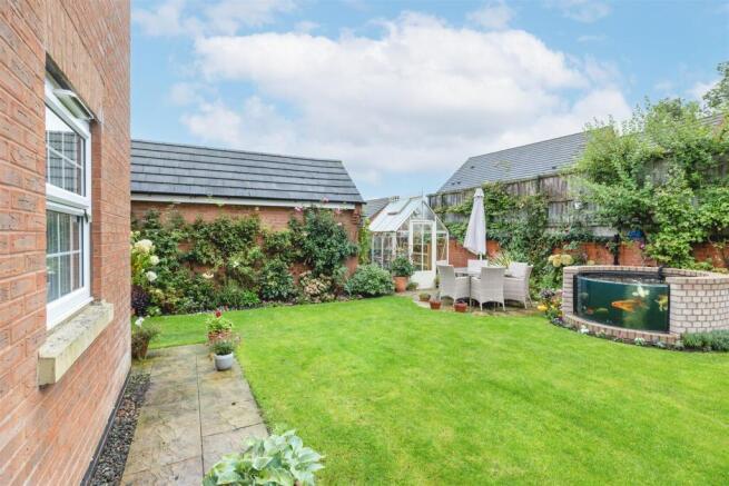 54 Hilary Bevins Close