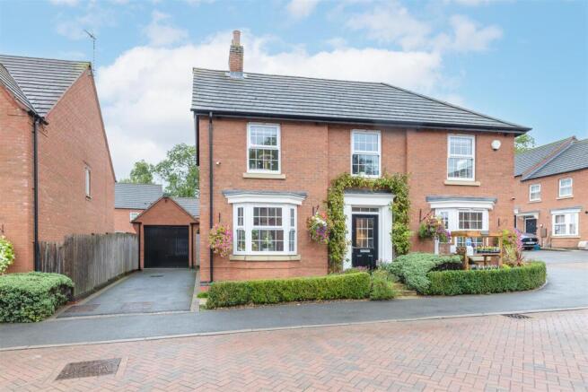 54 Hilary Bevins Close