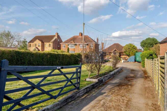 13 Carts Lane, Grendon