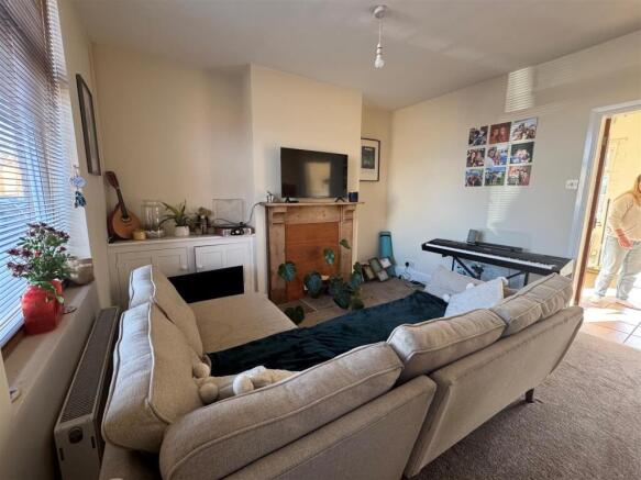 26 Grove Road Living Room furnished.jpg