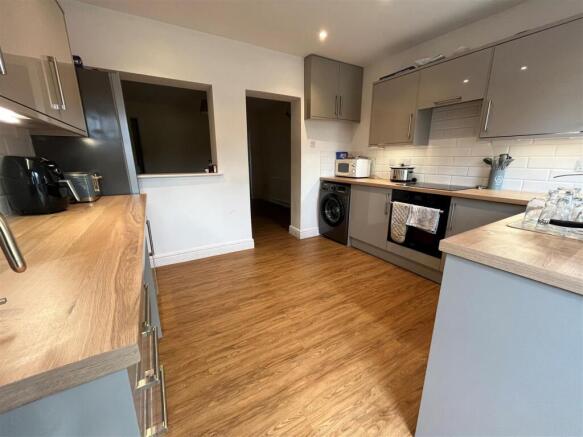 Kitchen 2.jpg