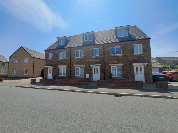 Dragonfly Way, Pineham