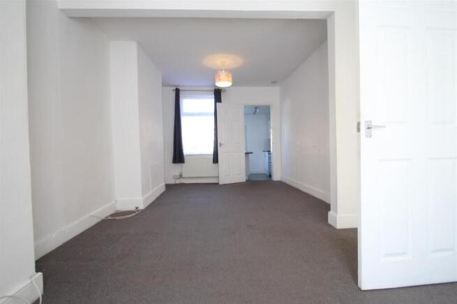 Lounge 1.JPG