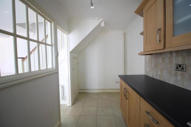 Kitchen 2.JPG