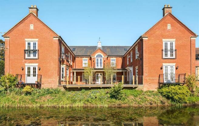 4 Wintour House, Guys Common