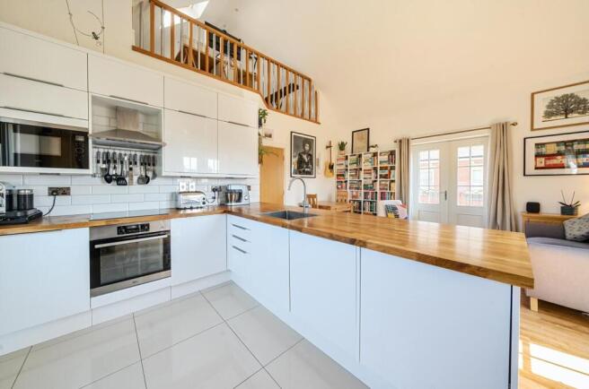4 Wintour House, Guys Common