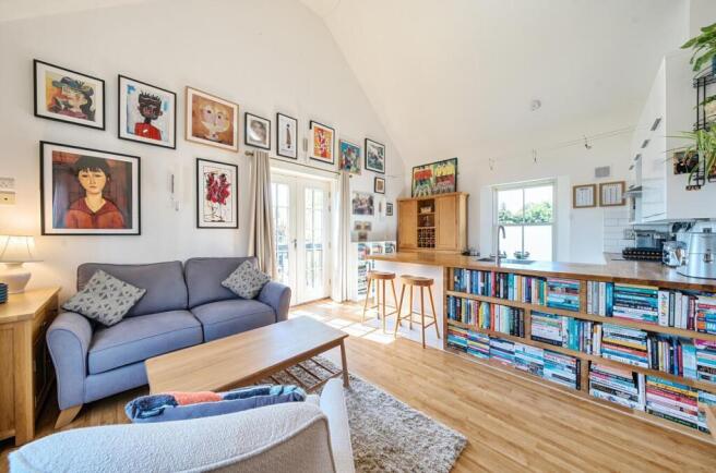 4 Wintour House, Guys Common