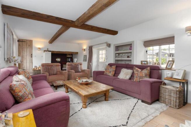 Home Close, Crick