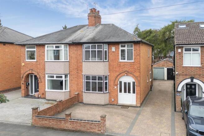 7 Shenstone Avenue, Rugby
