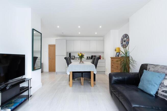 7 Shenstone Avenue, Rugby