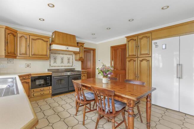 Home Close, Broadwell (14).jpg