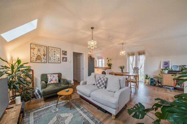 3 Rotary Close, Houlton (12).jpg